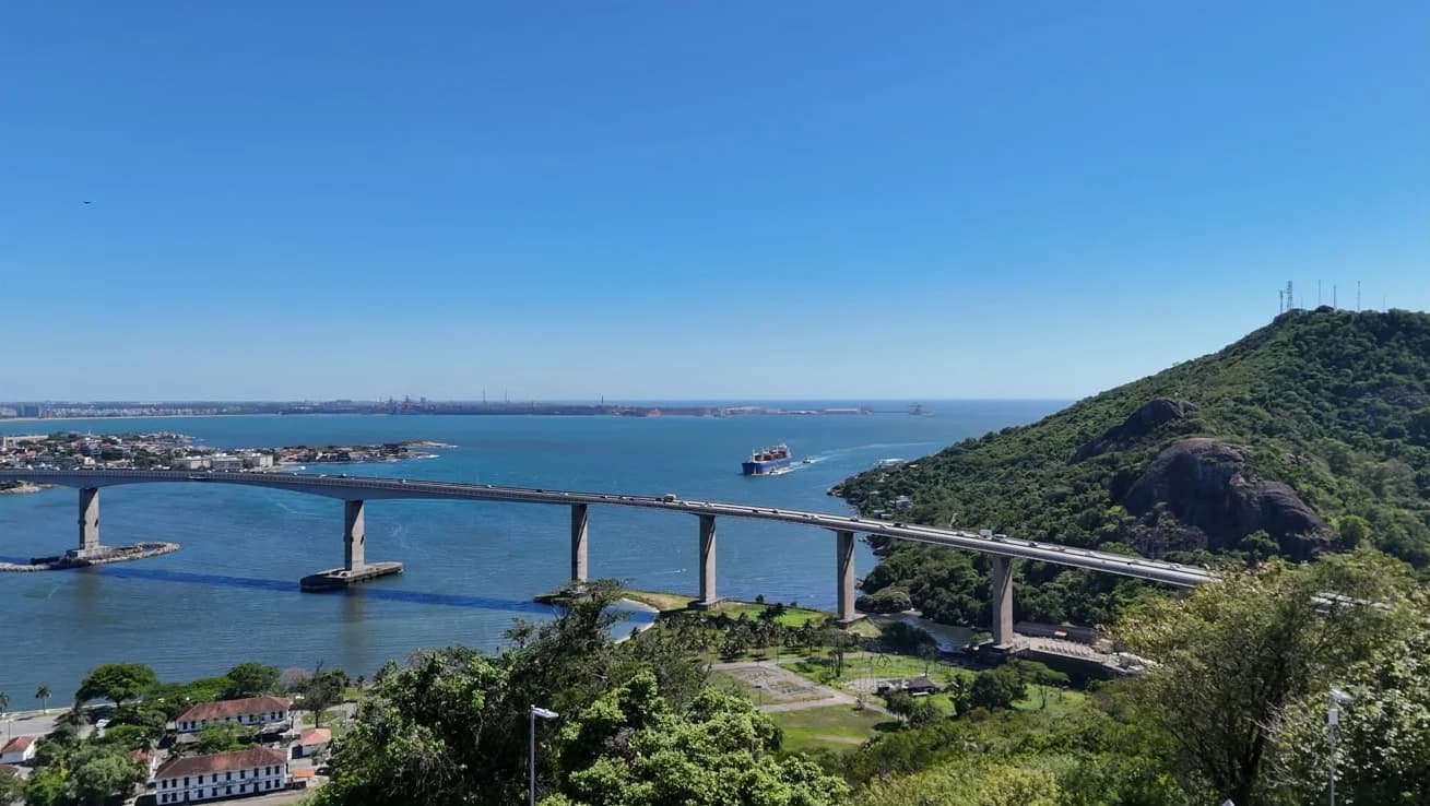 Terceira Ponte sobre a baía de Vitória vista de Vila Velha